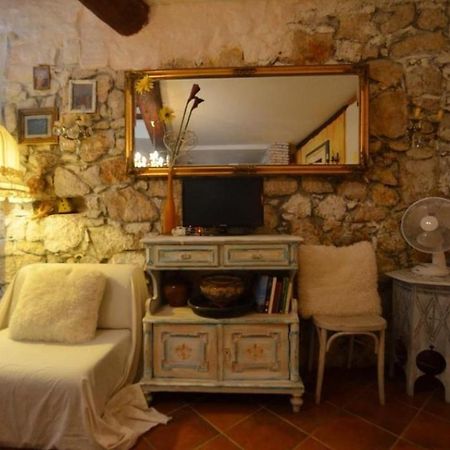 Апартаменты Studio Antique Ровинь Экстерьер фото
